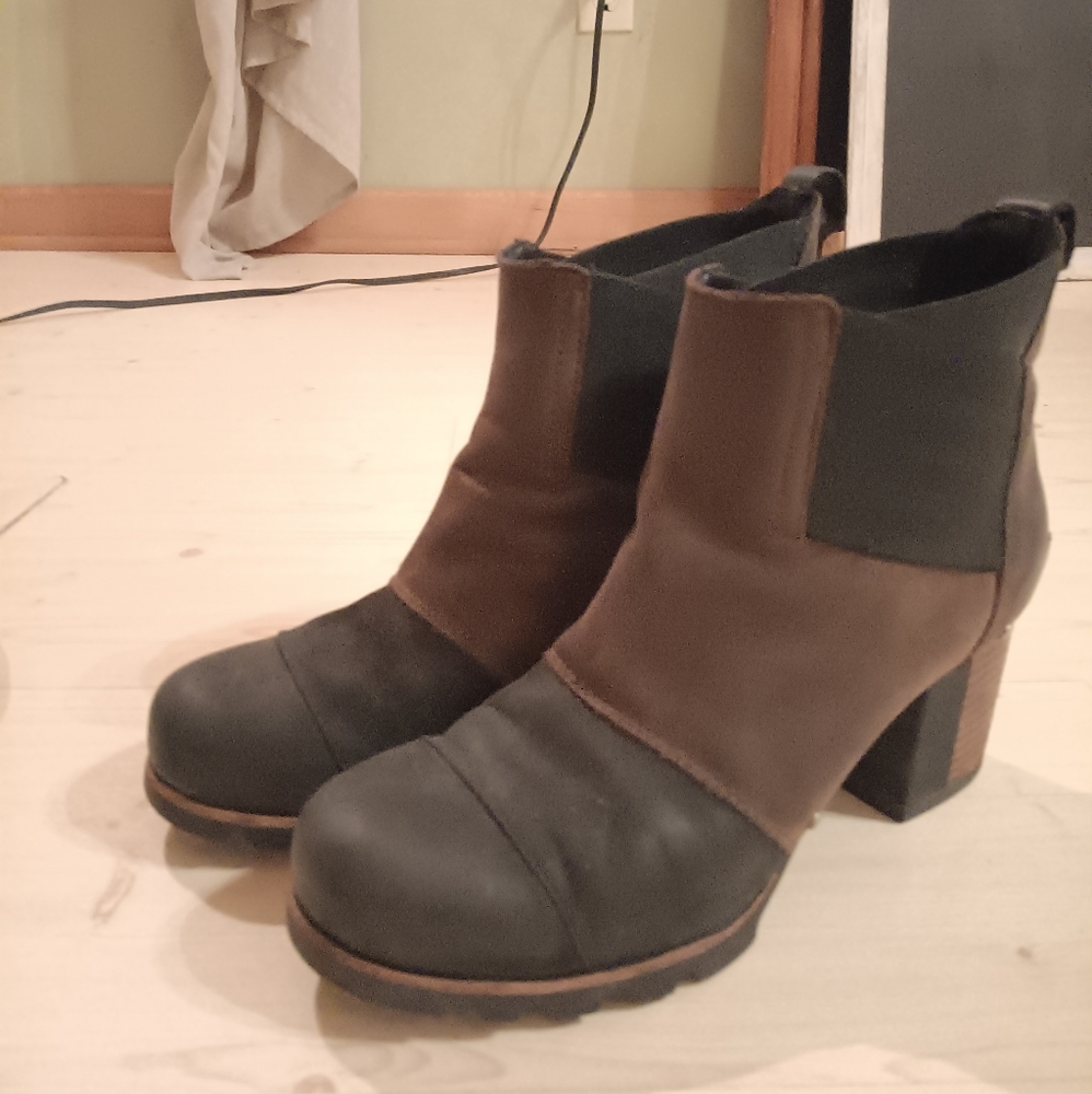 Sorel Addington Chelsea high heel boots